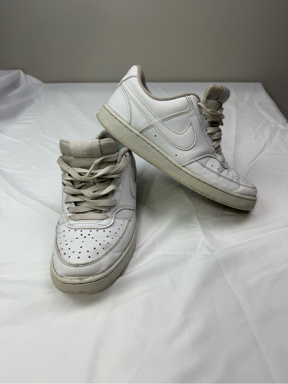 Nike Men’s White and Light Gray Low-Top Sneakers